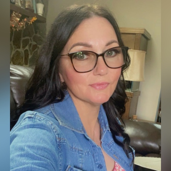 Meet your Posher, MadamLatta - Picture 2 of 2